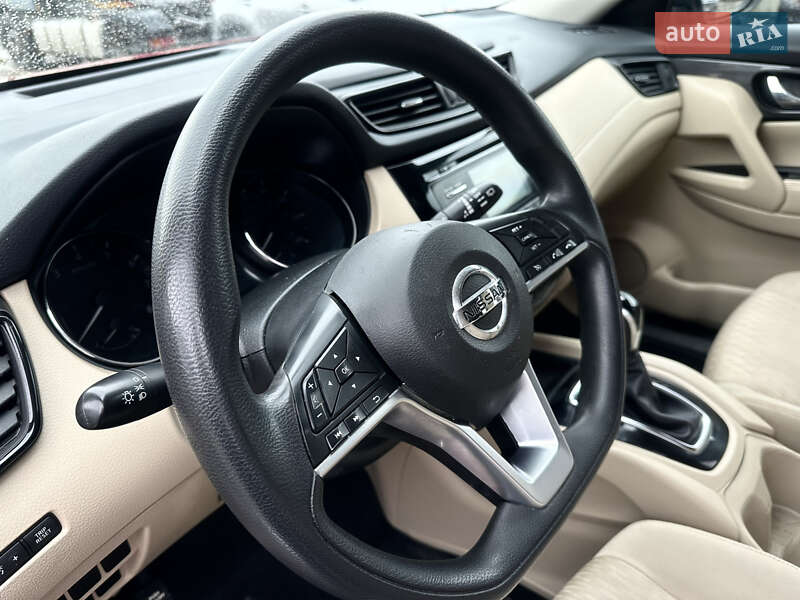 Позашляховик / Кросовер Nissan Rogue 2017 в Львові