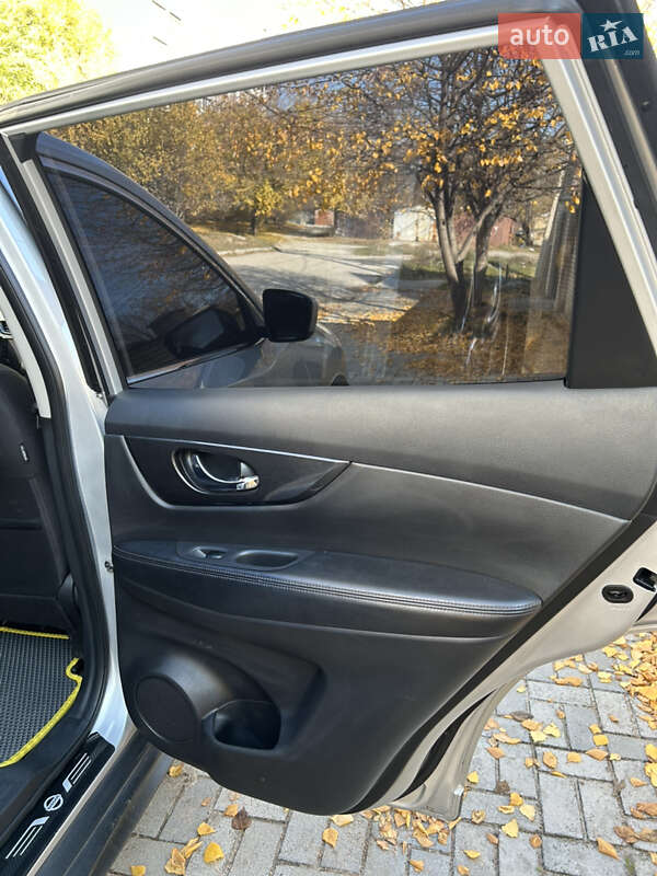 Позашляховик / Кросовер Nissan Rogue 2017 в Запоріжжі