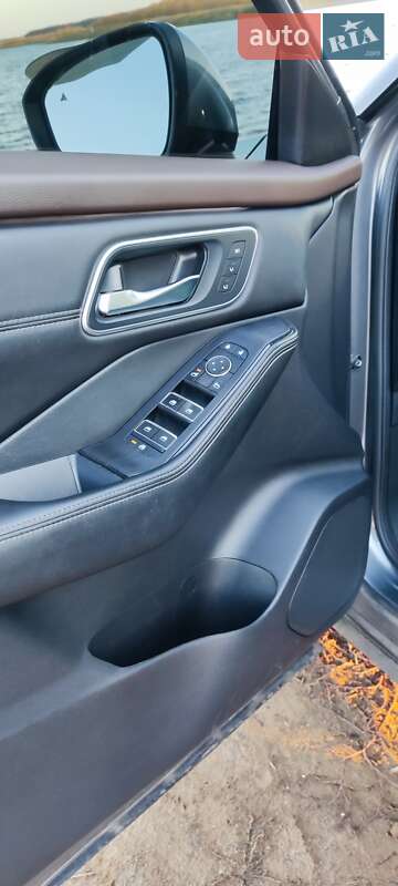 Внедорожник / Кроссовер Nissan Rogue 2022 в Первомайске