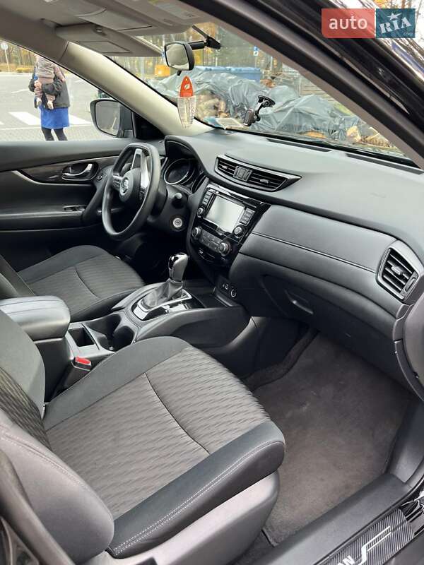 Внедорожник / Кроссовер Nissan Rogue 2018 в Маневичах