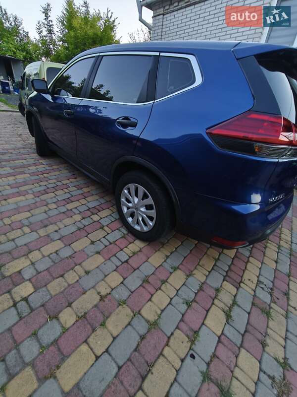 Внедорожник / Кроссовер Nissan Rogue 2017 в Ракитном