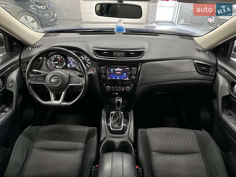 Внедорожник / Кроссовер Nissan Rogue 2018 в Каменском