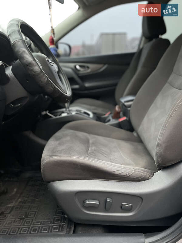 Позашляховик / Кросовер Nissan Rogue 2015 в Житомирі