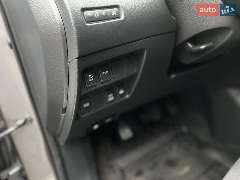 Позашляховик / Кросовер Nissan Rogue 2015 в Житомирі