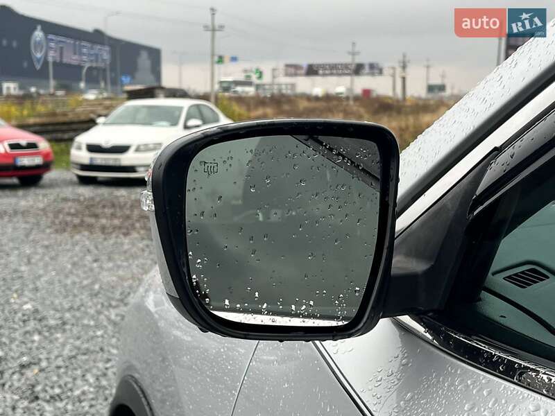 Внедорожник / Кроссовер Nissan Rogue 2017 в Львове