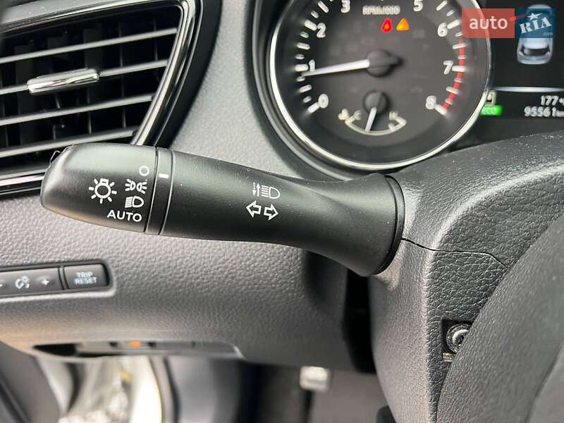 Внедорожник / Кроссовер Nissan Rogue 2017 в Львове