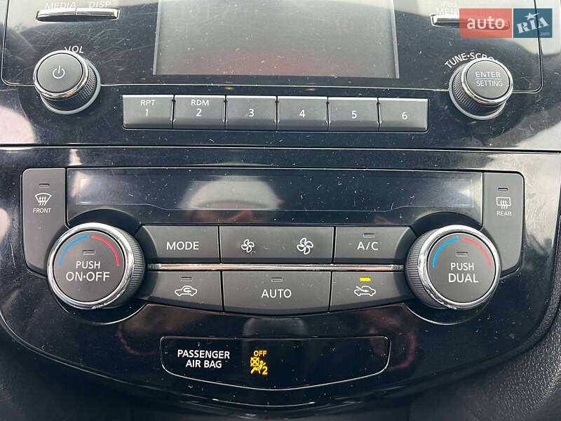 Внедорожник / Кроссовер Nissan Rogue 2017 в Львове