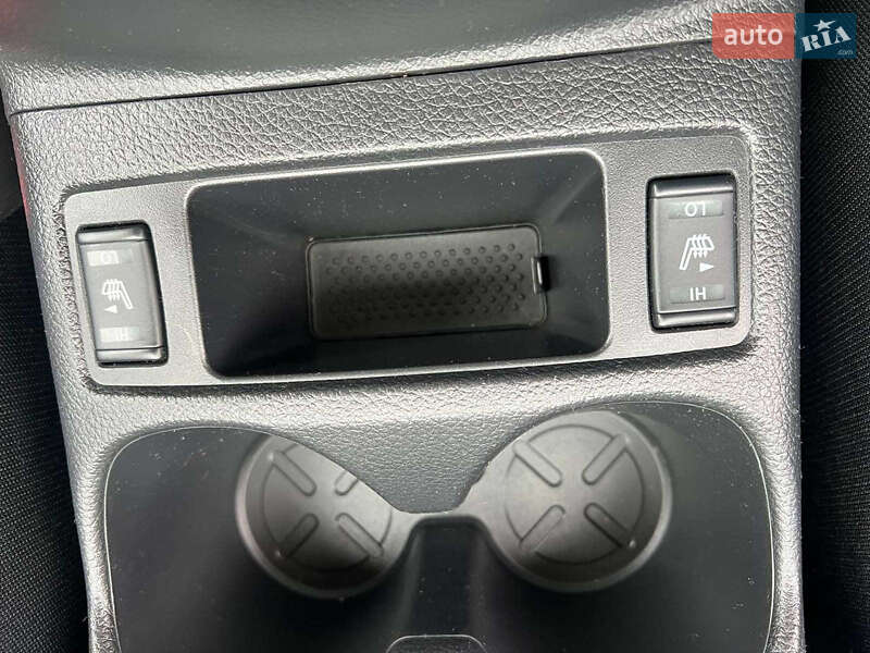 Внедорожник / Кроссовер Nissan Rogue 2017 в Львове