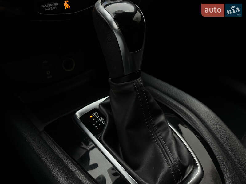 Позашляховик / Кросовер Nissan Rogue 2016 в Миколаєві