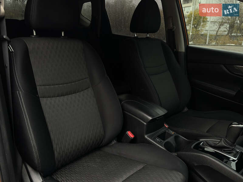 Позашляховик / Кросовер Nissan Rogue 2016 в Миколаєві