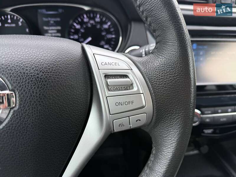 Внедорожник / Кроссовер Nissan Rogue 2015 в Киеве