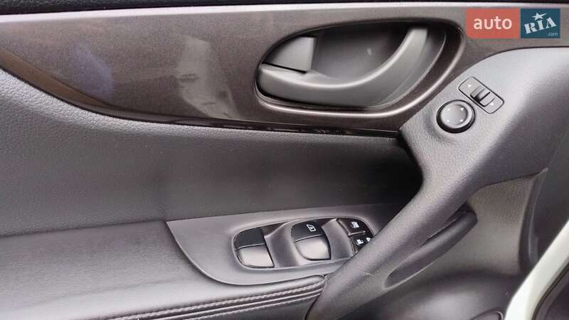 Внедорожник / Кроссовер Nissan Rogue 2019 в Ровно