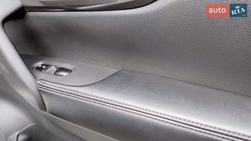 Внедорожник / Кроссовер Nissan Rogue 2019 в Ровно