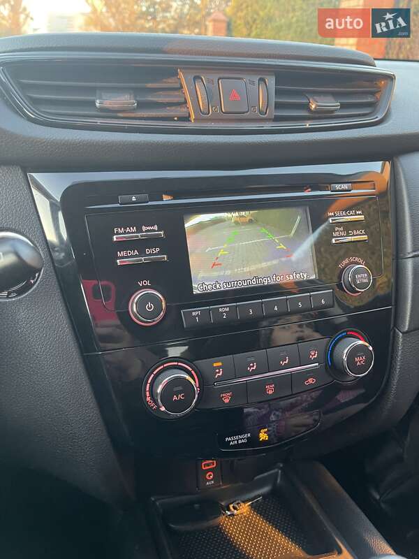 Внедорожник / Кроссовер Nissan Rogue 2017 в Львове