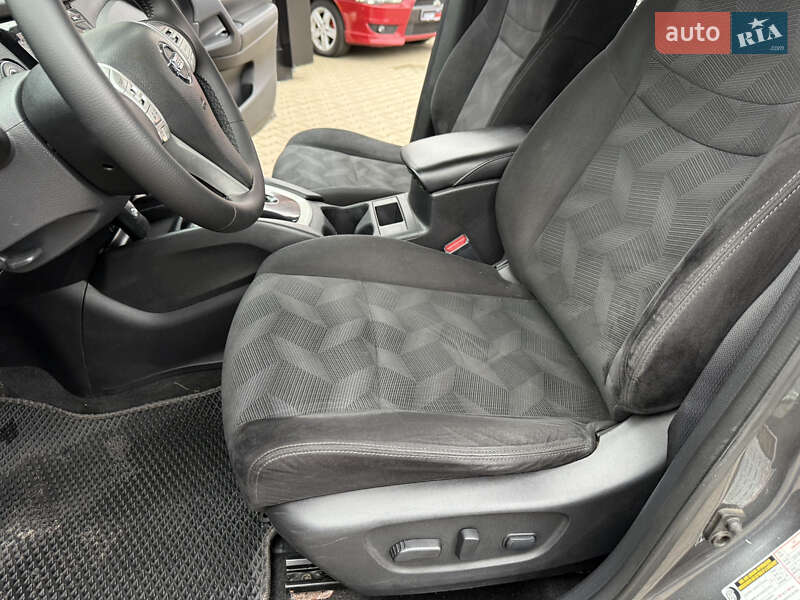 Внедорожник / Кроссовер Nissan Rogue 2014 в Киеве