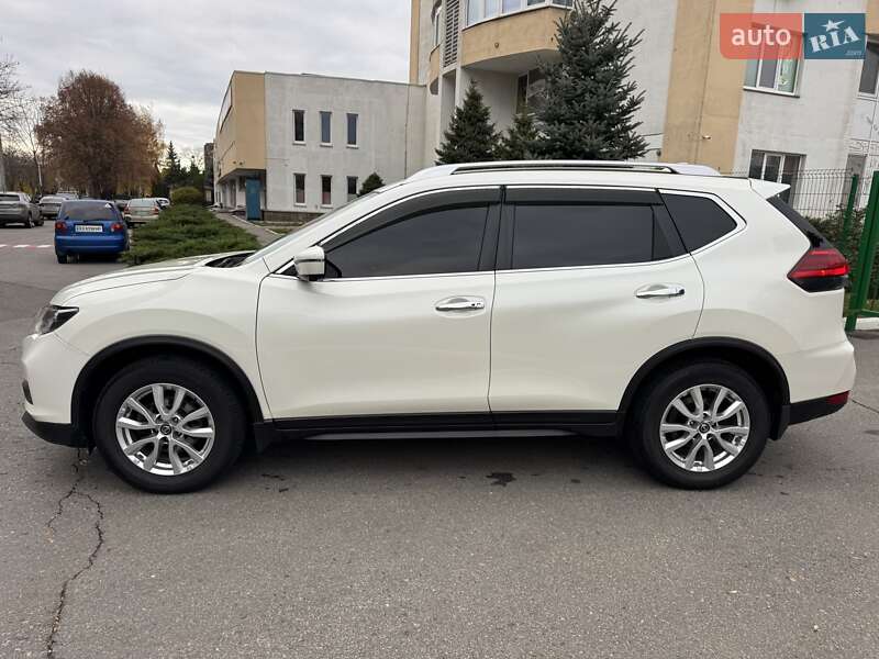 Внедорожник / Кроссовер Nissan Rogue 2017 в Харькове