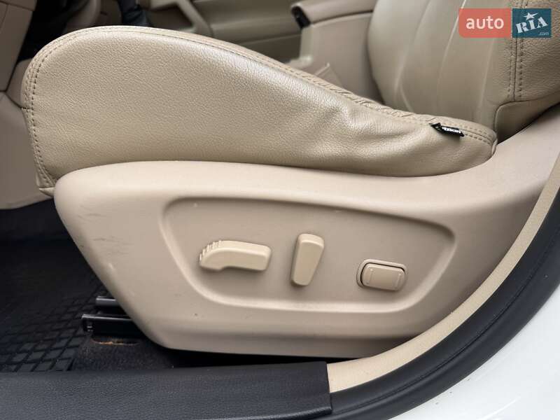 Внедорожник / Кроссовер Nissan Rogue 2017 в Харькове