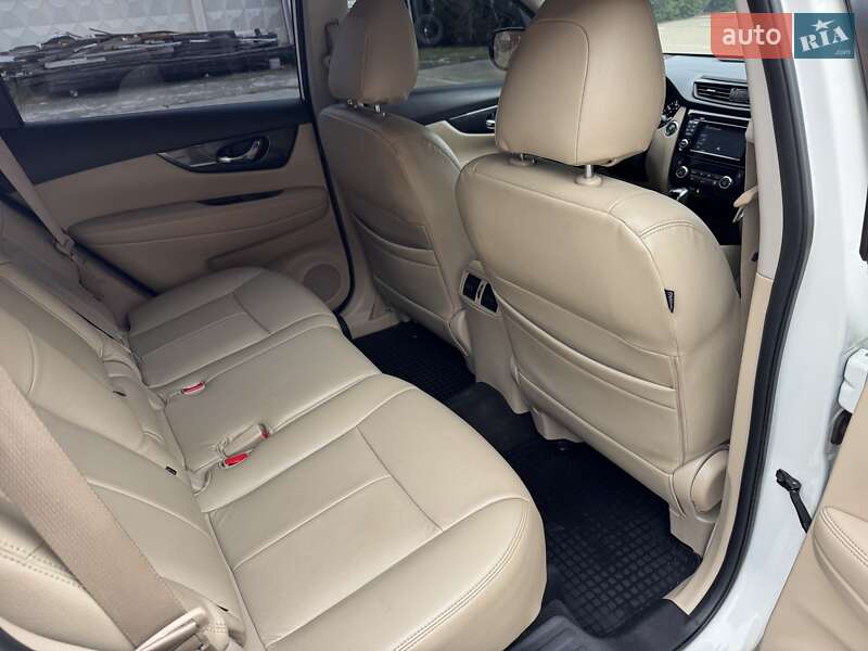 Внедорожник / Кроссовер Nissan Rogue 2017 в Харькове