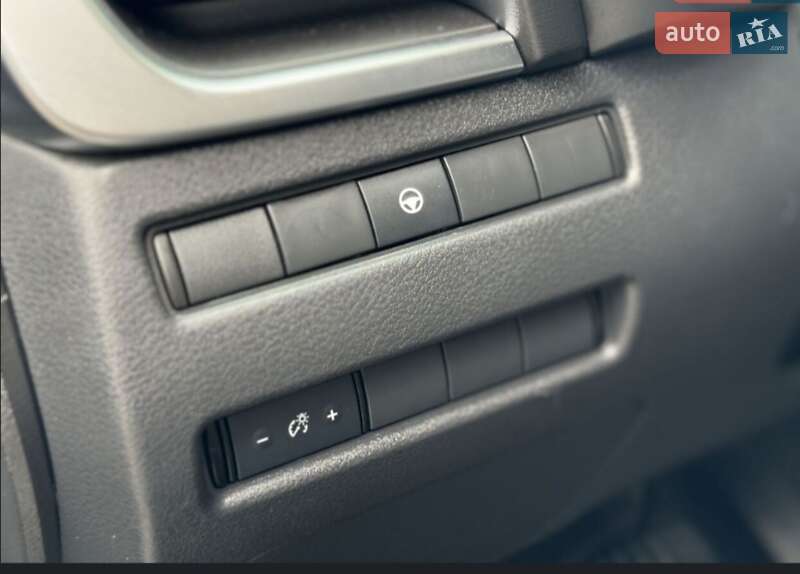 Позашляховик / Кросовер Nissan Rogue 2023 в Києві