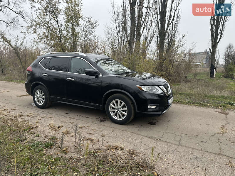 Внедорожник / Кроссовер Nissan Rogue 2017 в Кривом Роге