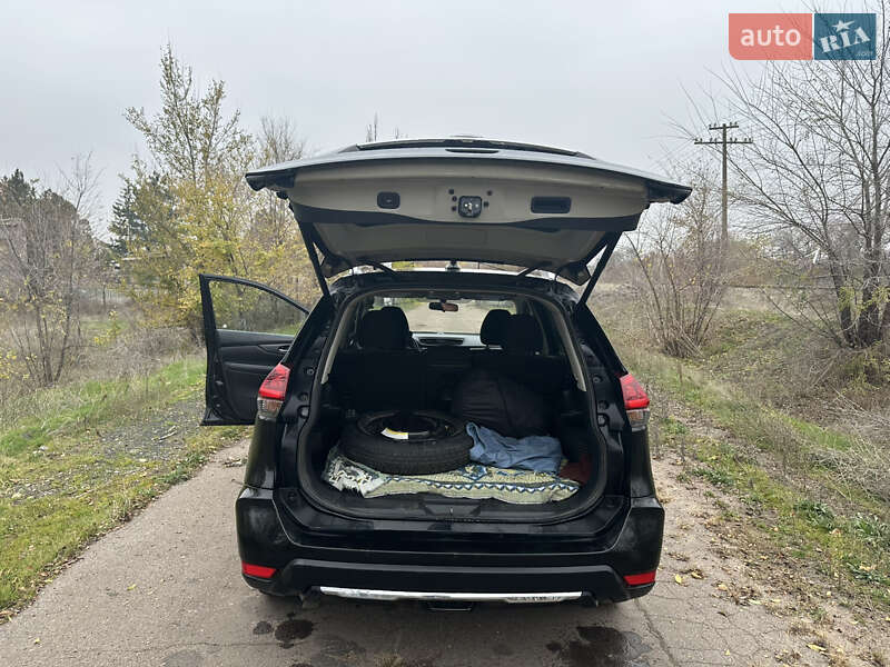 Внедорожник / Кроссовер Nissan Rogue 2017 в Кривом Роге