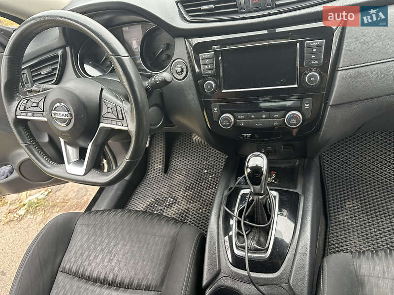 Внедорожник / Кроссовер Nissan Rogue 2017 в Кривом Роге