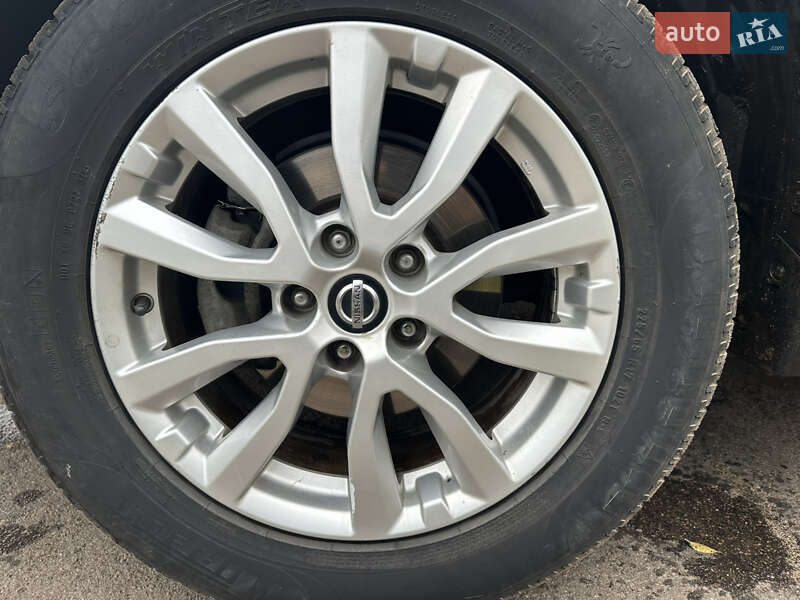 Внедорожник / Кроссовер Nissan Rogue 2017 в Кривом Роге