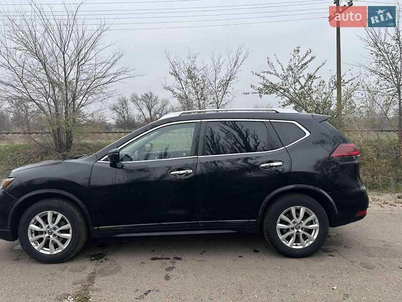 Внедорожник / Кроссовер Nissan Rogue 2017 в Кривом Роге