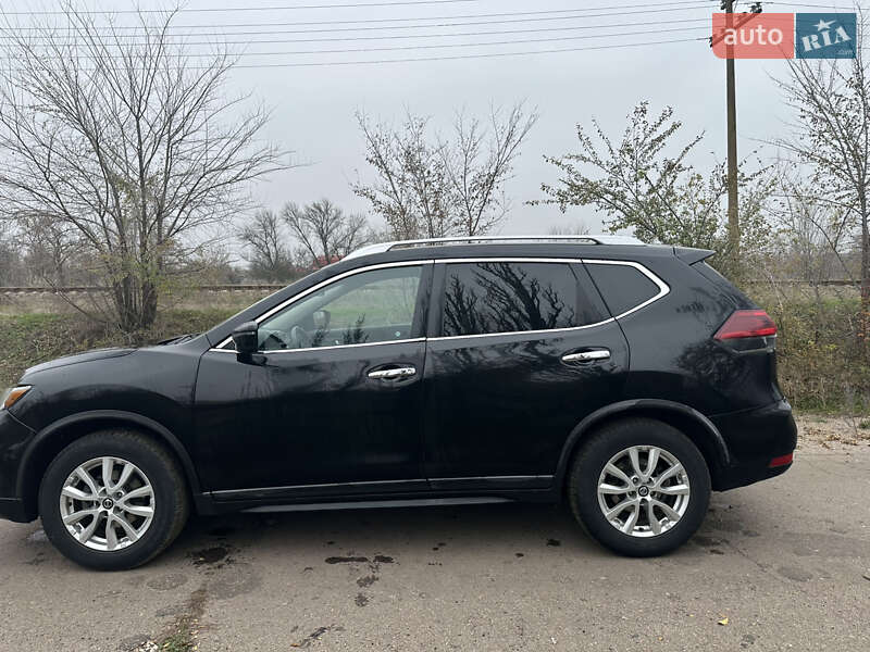 Внедорожник / Кроссовер Nissan Rogue 2017 в Кривом Роге