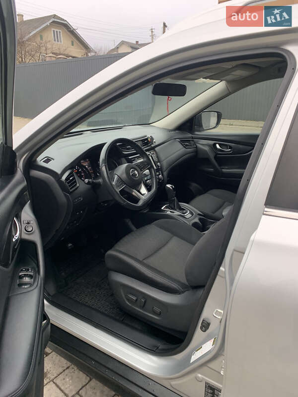 Внедорожник / Кроссовер Nissan Rogue 2017 в Ивано-Франковске