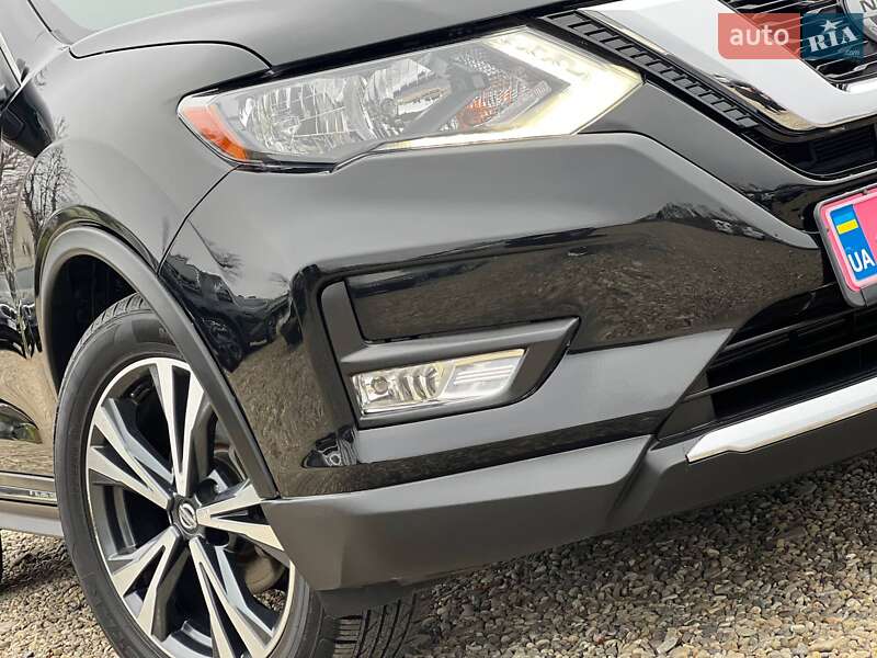 Внедорожник / Кроссовер Nissan Rogue 2018 в Стрые