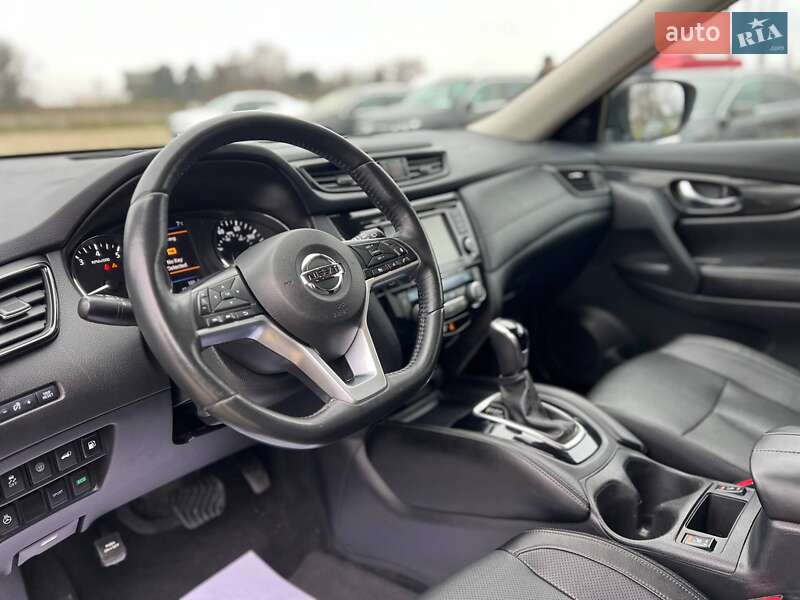 Внедорожник / Кроссовер Nissan Rogue 2018 в Стрые