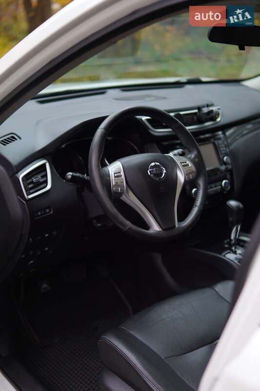 Внедорожник / Кроссовер Nissan Rogue 2016 в Киеве