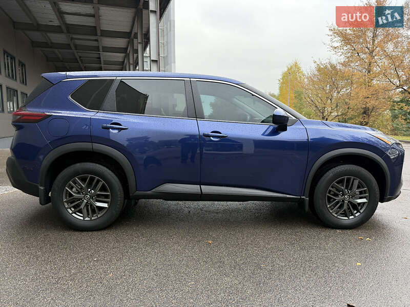 Внедорожник / Кроссовер Nissan Rogue 2021 в Киеве