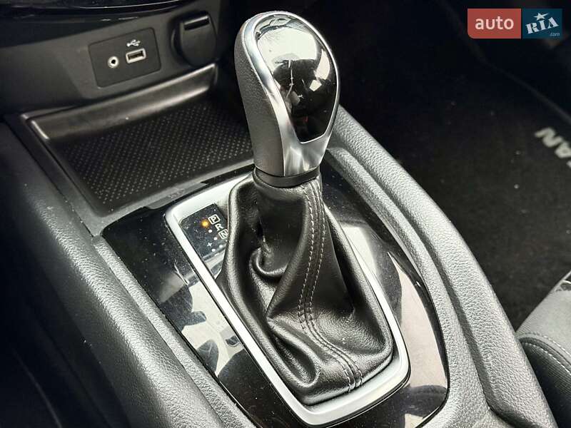 Позашляховик / Кросовер Nissan Rogue 2018 в Харкові