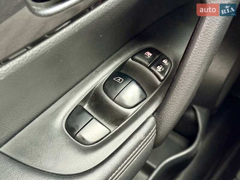 Позашляховик / Кросовер Nissan Rogue 2018 в Харкові