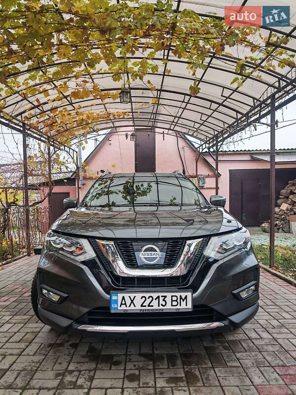 Внедорожник / Кроссовер Nissan Rogue 2017 в Харькове