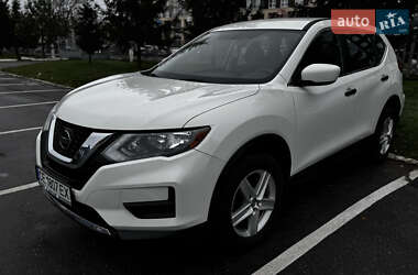 Позашляховик / Кросовер Nissan Rogue 2017 в Чернівцях