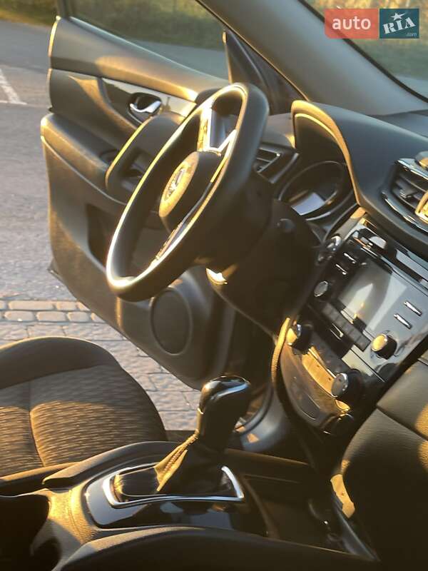 Внедорожник / Кроссовер Nissan Rogue 2017 в Львове