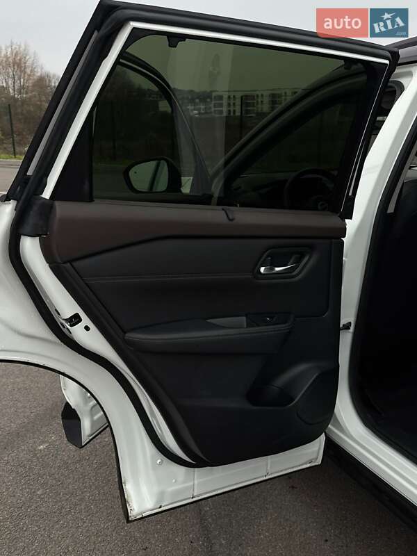 Внедорожник / Кроссовер Nissan Rogue 2023 в Ровно