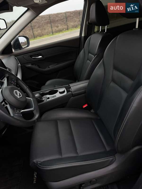 Внедорожник / Кроссовер Nissan Rogue 2023 в Ровно