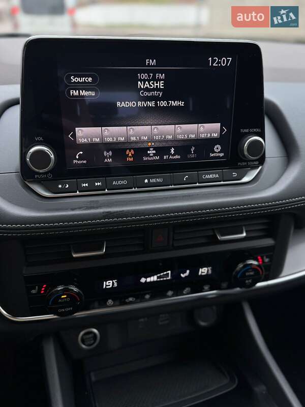 Внедорожник / Кроссовер Nissan Rogue 2023 в Ровно