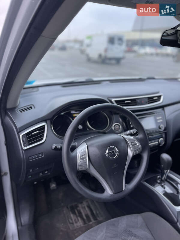 Позашляховик / Кросовер Nissan Rogue 2015 в Києві