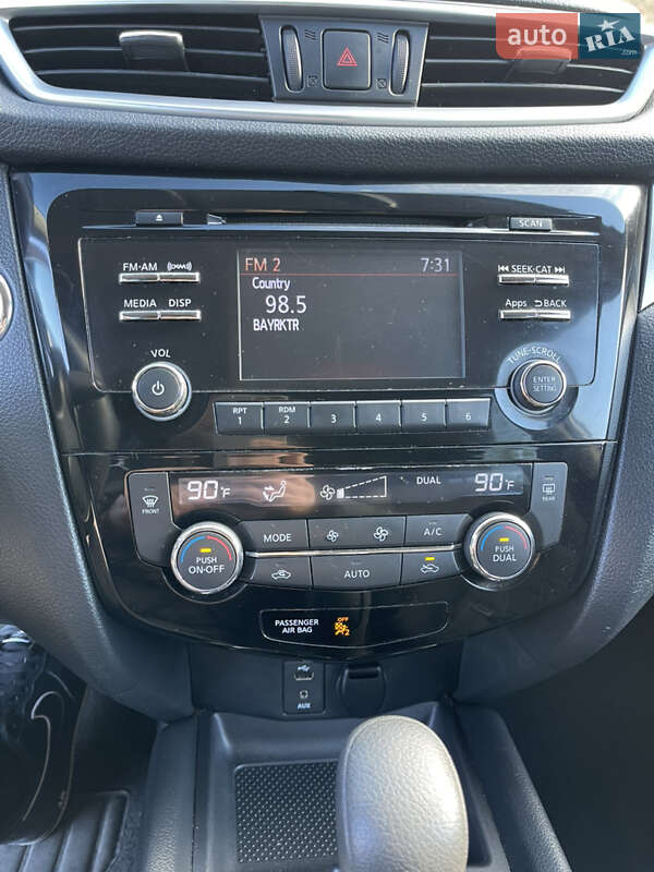 Позашляховик / Кросовер Nissan Rogue 2015 в Києві