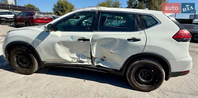Внедорожник / Кроссовер Nissan Rogue 2017 в Киеве