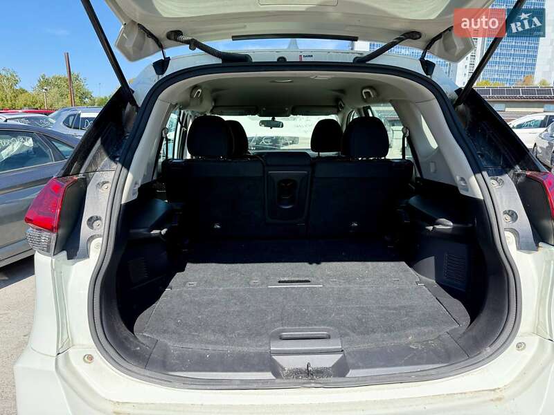 Внедорожник / Кроссовер Nissan Rogue 2017 в Киеве