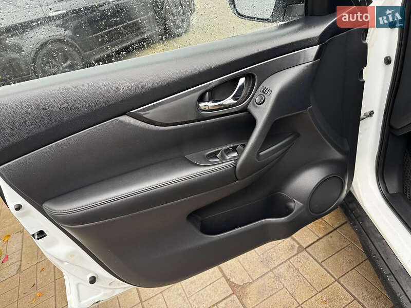 Внедорожник / Кроссовер Nissan Rogue 2016 в Днепре