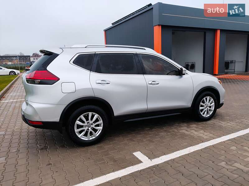 Внедорожник / Кроссовер Nissan Rogue 2017 в Виннице