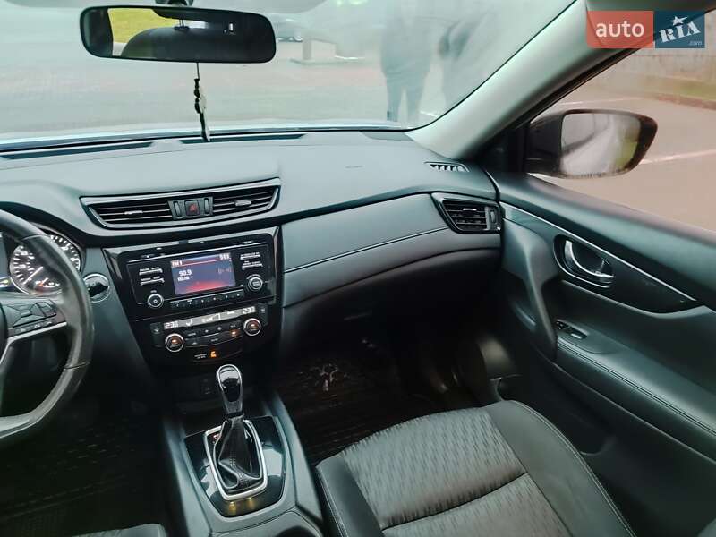 Внедорожник / Кроссовер Nissan Rogue 2017 в Виннице