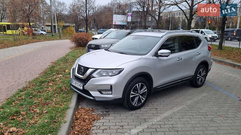 Позашляховик / Кросовер Nissan Rogue 2017 в Львові